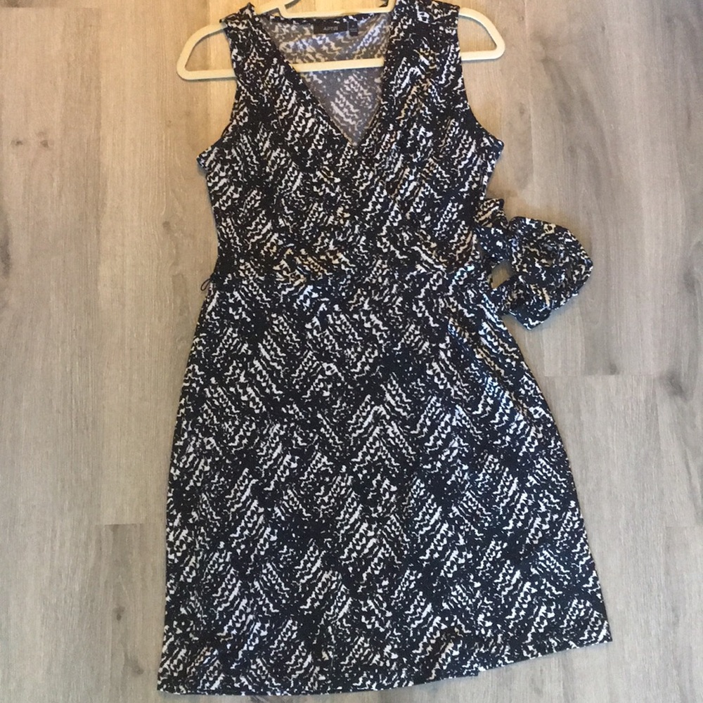 *3/$15* Black and white wrap dress